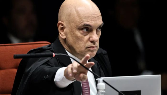 © Marcelo Camargo/Agência Brasil Moraes pede parecer da PGR sobre apreensão de arma de Bolsonaro